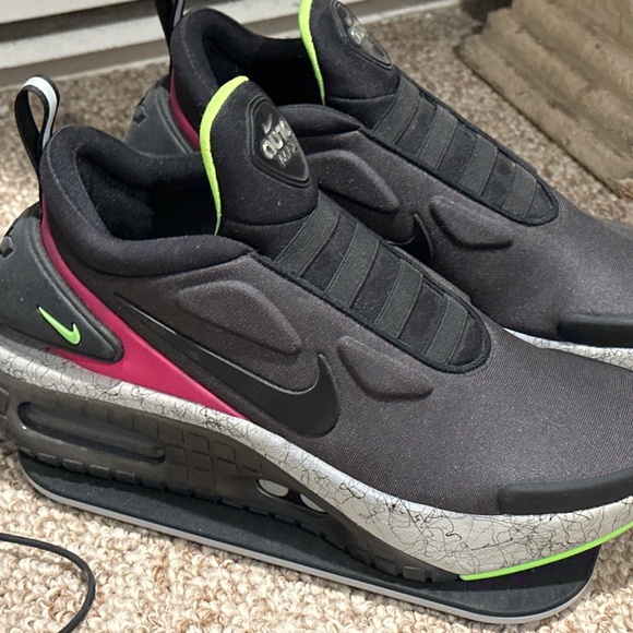 Athletic_Shoes